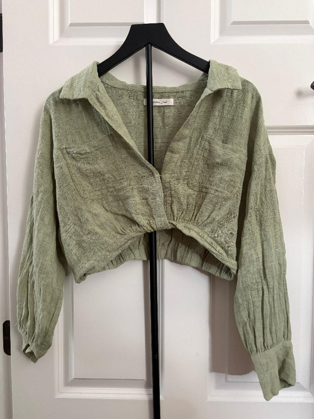 Women’s Mustard Seed Cropped Green Button Up Blouse Medium